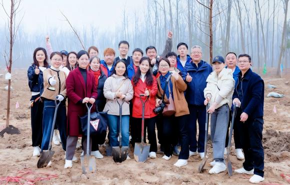 扶残助困显担任 植树添绿护家园——6731顶级游戏植树护绿在行